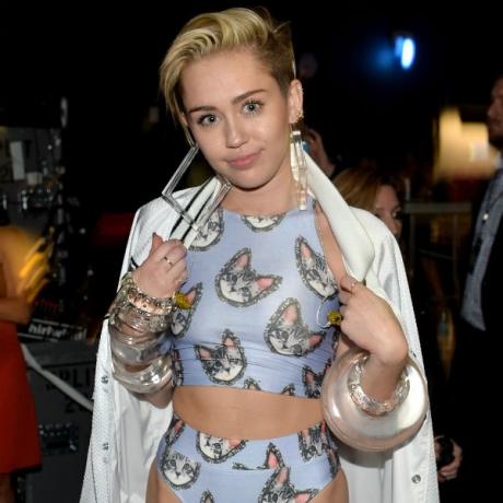 Miley cyrus amas backstage