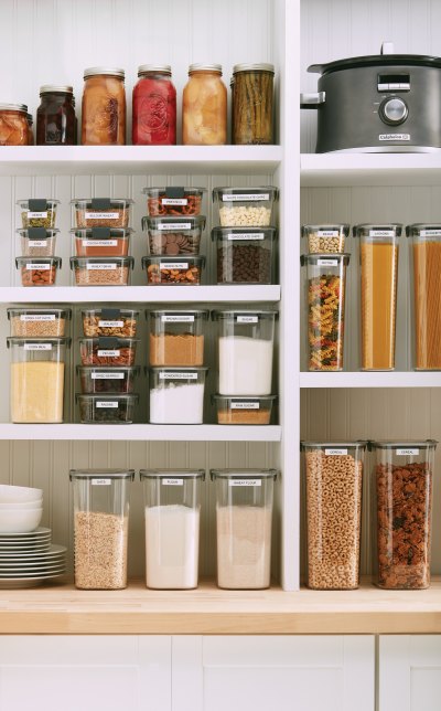 https://www.intouchweekly.com/wp-content/uploads/2014/06/Rubbermaid-Storage.jpg?fit=400%2C644&quality=86&strip=all&resize=400%2C644