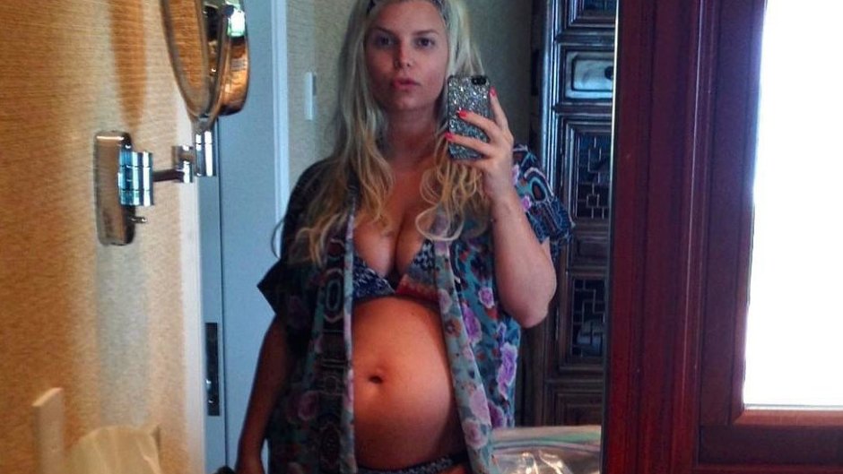 Jessica simpson pregnant selfie