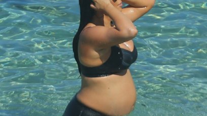 Kim kardashian pregnant bikini