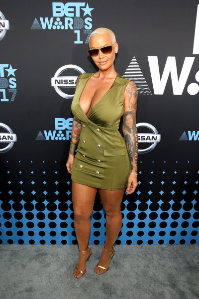 amber-rose-event-photo-red-carpet