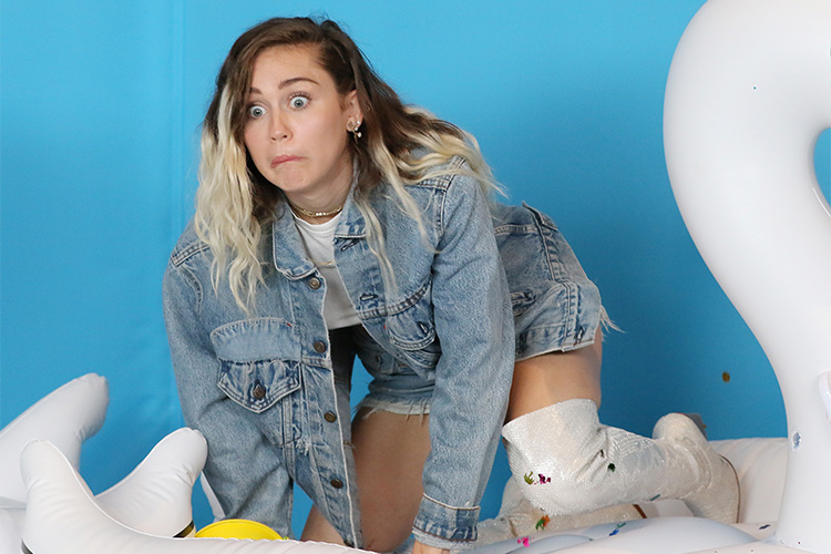 Miley cyrus subway performance