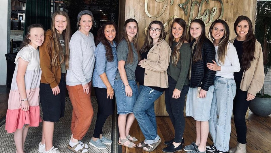 Why Do the Duggar Women Wear Skirts? Details on the Family Dress Code