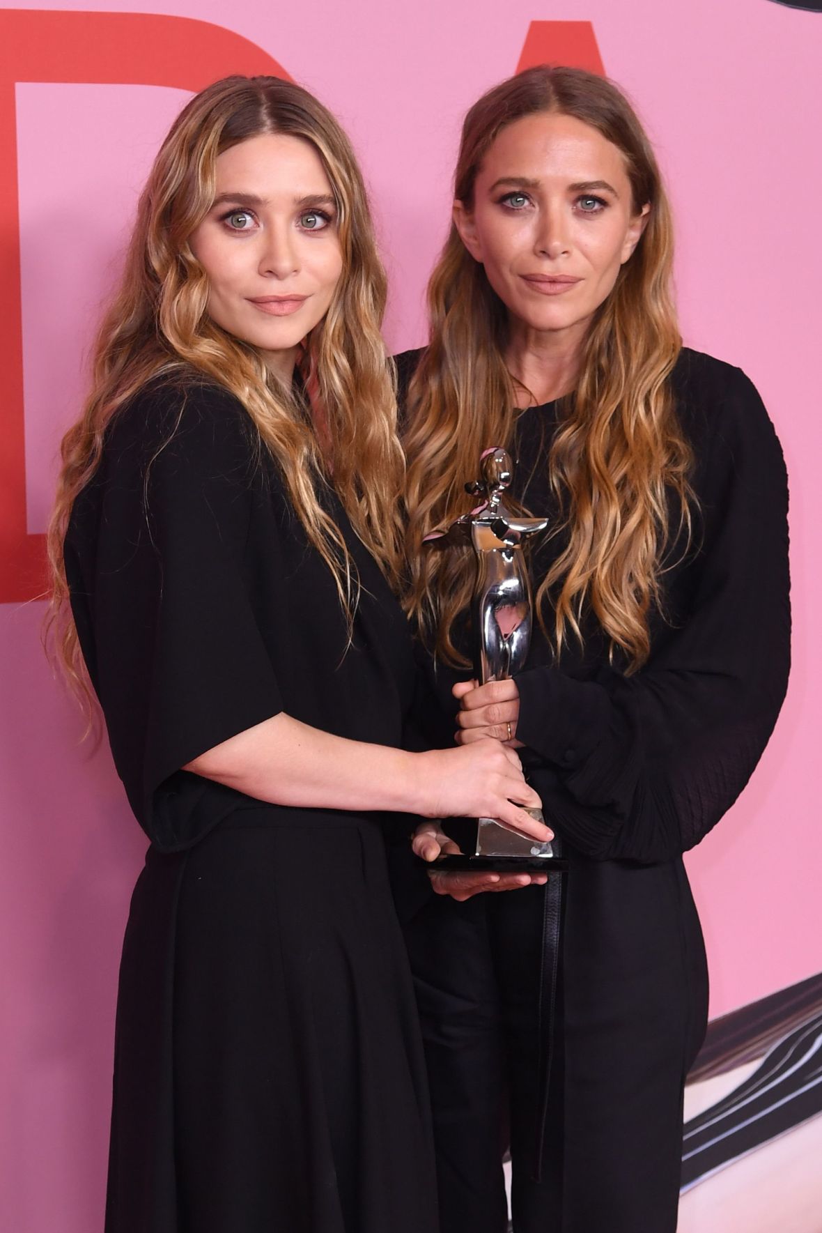 Elizabeth Olsen Almost Dropped Mary Kate And Ashley S Last Name