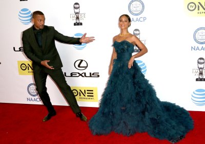 Will Smith acting funny and presenting Jada Smith, wearing a huge green/blue gown