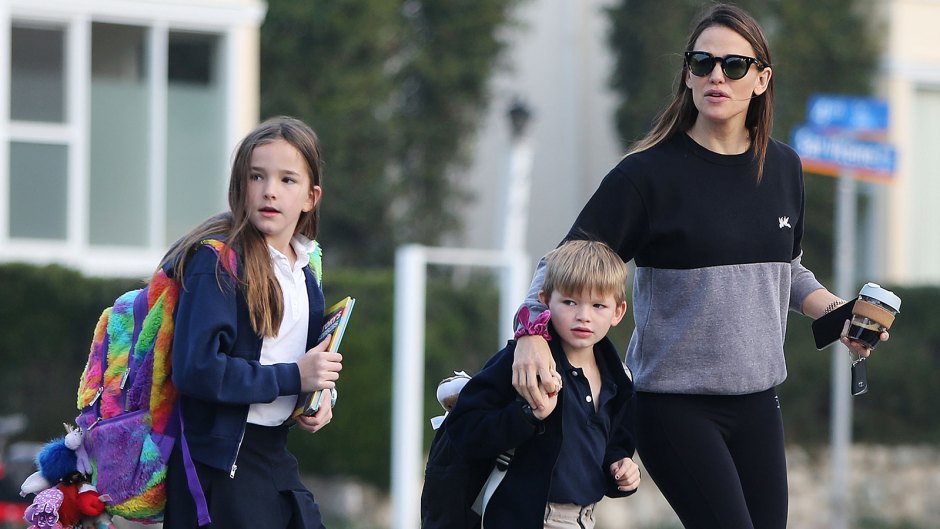 Jennifer Garner Steps Out With Kids