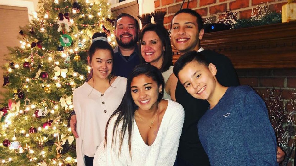 Jon Gosselin And Girlfriend Take Family Photo With Their Kids