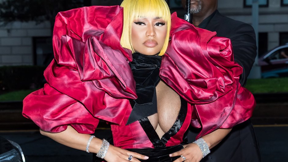 Nicki Minaj at New York Fashion Weak In Blonde Wig
