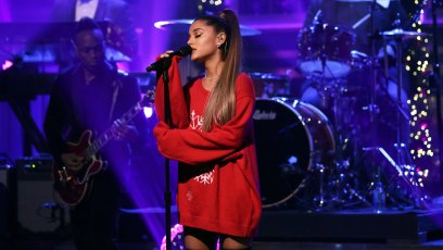Ariana Grande performed needy at the iheartradio awards
