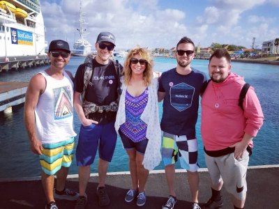 Watch Out, Kody Brown! Sister Wife Meri Is Hanging With Some Serious Hunks on Vacation
