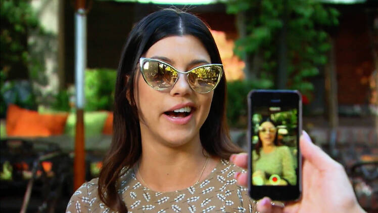 Khloe Kardashian Makes Fun of Kourtney Kardashian's Crooked Mouth | In ...