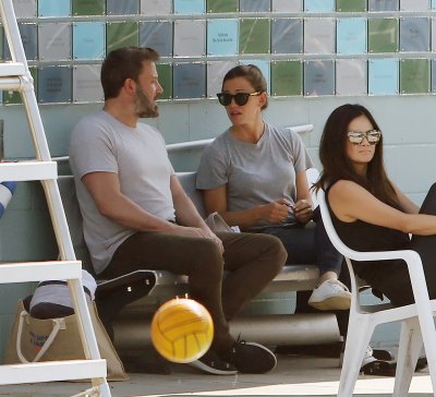 Ben Affleck Wearing a Gray T-Shirt With Jennifer Garner in a Gray T-Shirt by the Pool