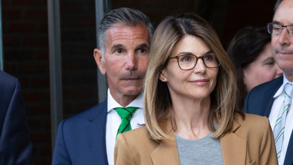 Lori Loughlin Wearing Glasses With Her Husband at Court