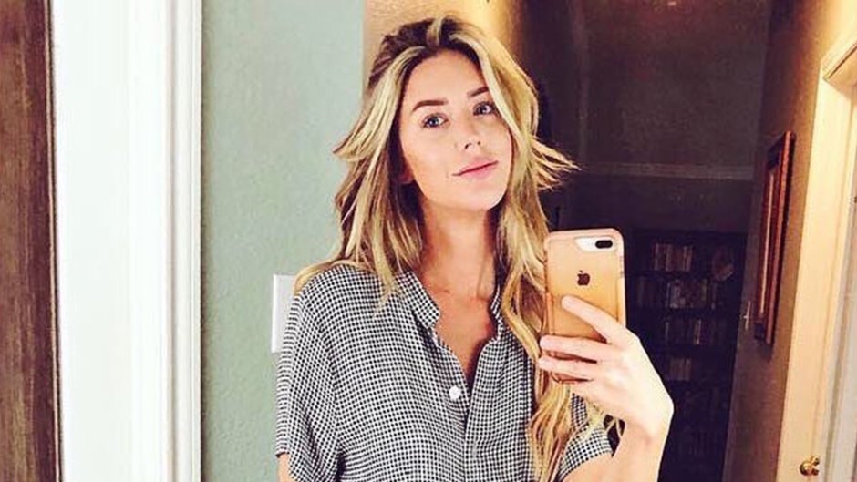 Country Singer Kylie Rae Harris Takes Mirror Selfie