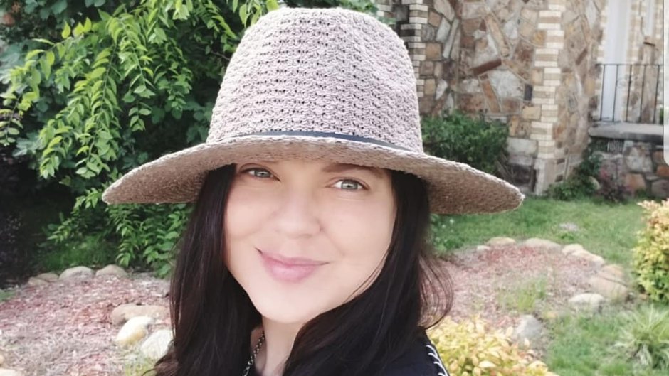 amy duggar smiling at camera with hat on