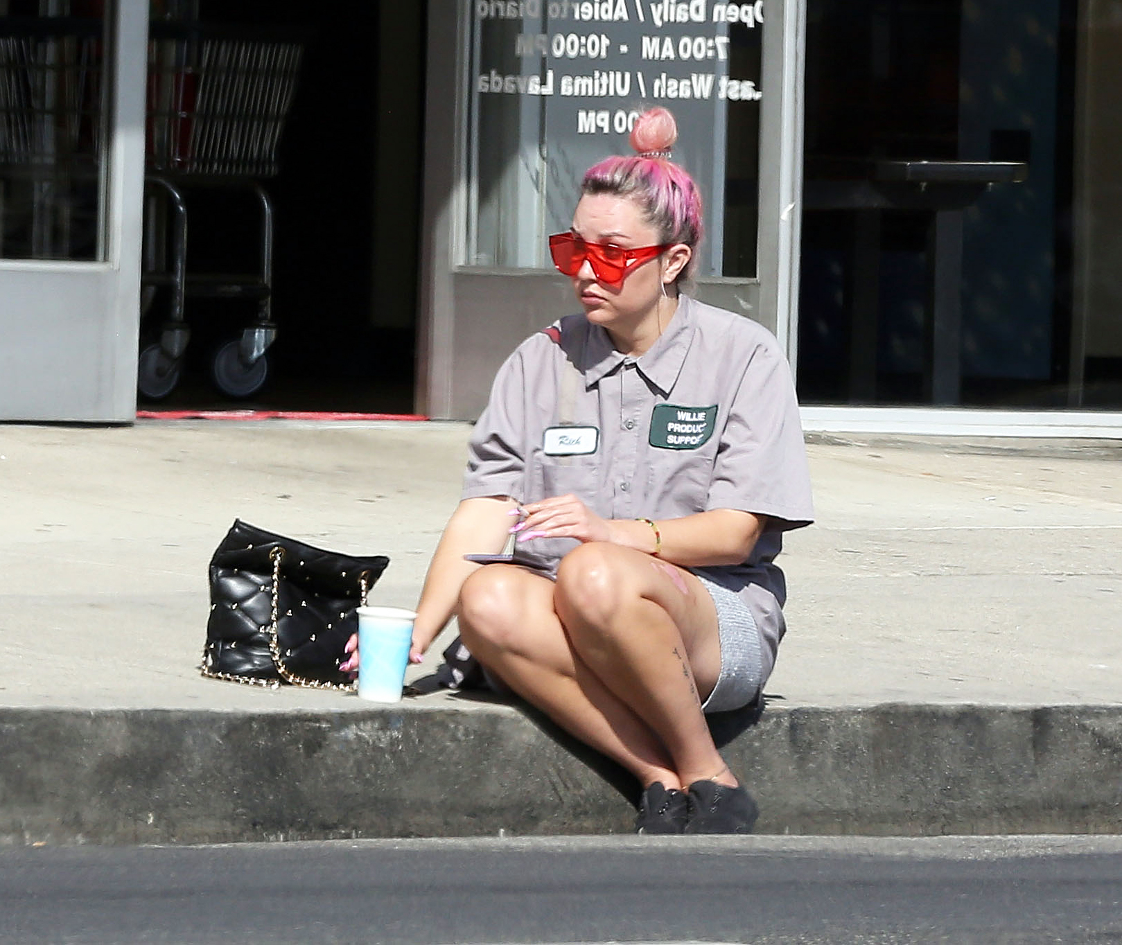 Amanda Bynes Seen With Large Injury on Her Thigh Leaving Nail Salon