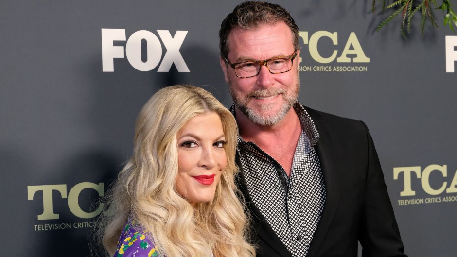 Dean McDermott Wearing Glasses and a Suit With Wife Tori Spelling in Purple