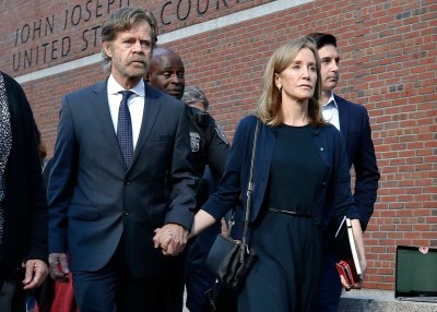 Felicity Huffman Walks Out of Court with William H. Macy