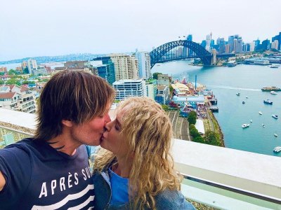 Keith Urban and Nicole Kidman Kiss in Syndey