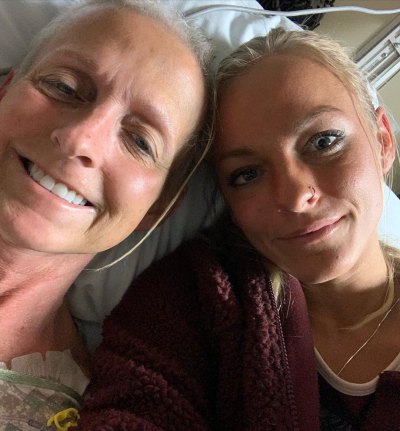 Mackenzie McKee Takes Selfie With Mom Angie Douthit In Hospital