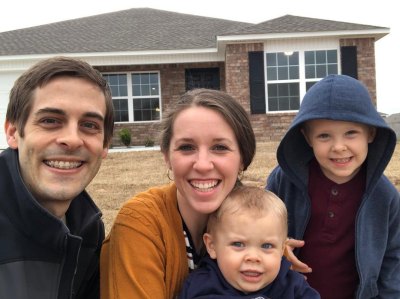 jill duggar derick dillard with sons israel and samuel in front of their house