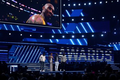 2020 Grammys Pays Tribute to Lte Lakers Player Kobe Bryant