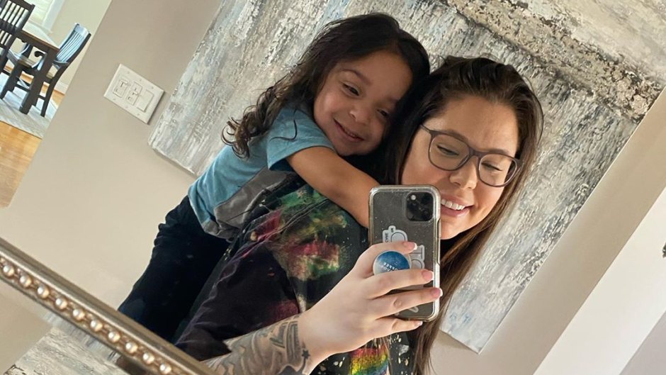 Kailyn Lowry Takes Mirror Selfie With Son Lux
