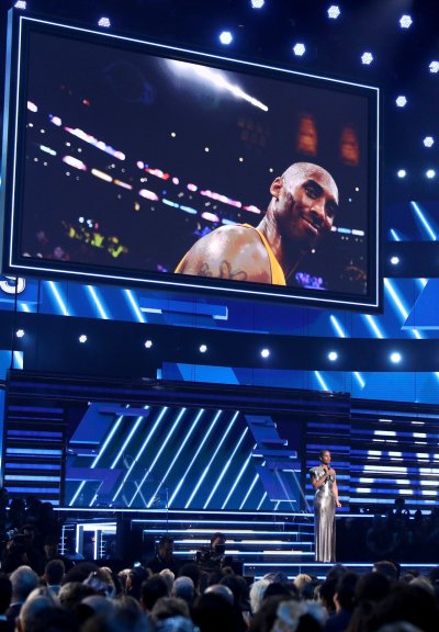 Alicia Keys Honors Kobe Bryant at the 2020 Grammys