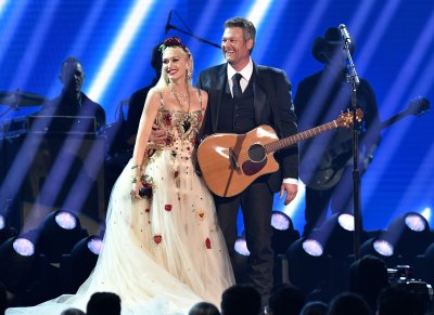 Blake Shelton on Stage Wtih Gwen Stefani at the 2020 Grammys