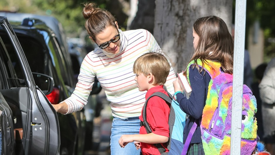 Jennifer-Garner-Looks-Casual-in-Sweater-and-Jeans-While-Out-With-Her-Kids-4
