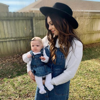 bella duggar and lauren swanson in matching outfits