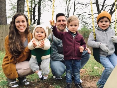 Counting On's Jessa Duggar Wears Sweatpants in Photo With Her Family