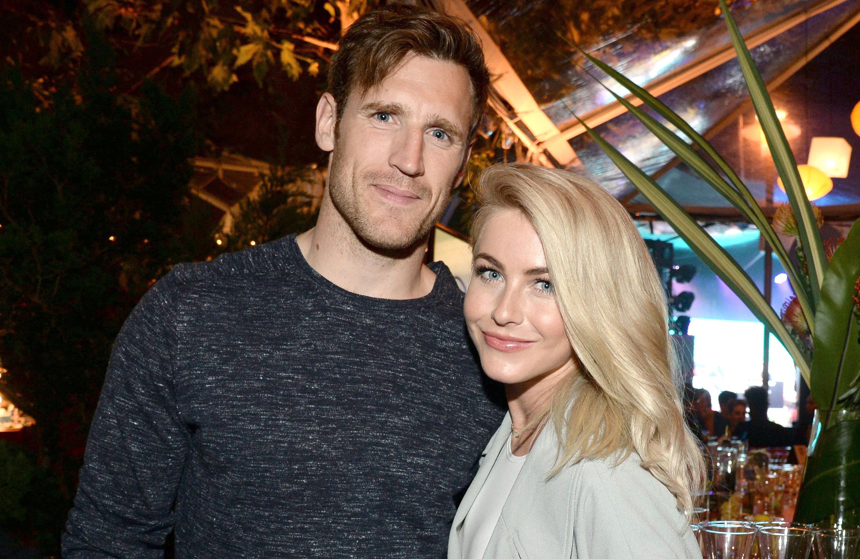 Julianne Hough's fiancé Brooks Laich puts her over his head while