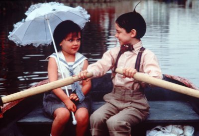 Bug Hall and Brittany Ashton Holmes as Alfalfa and Darla in The Little Rascals