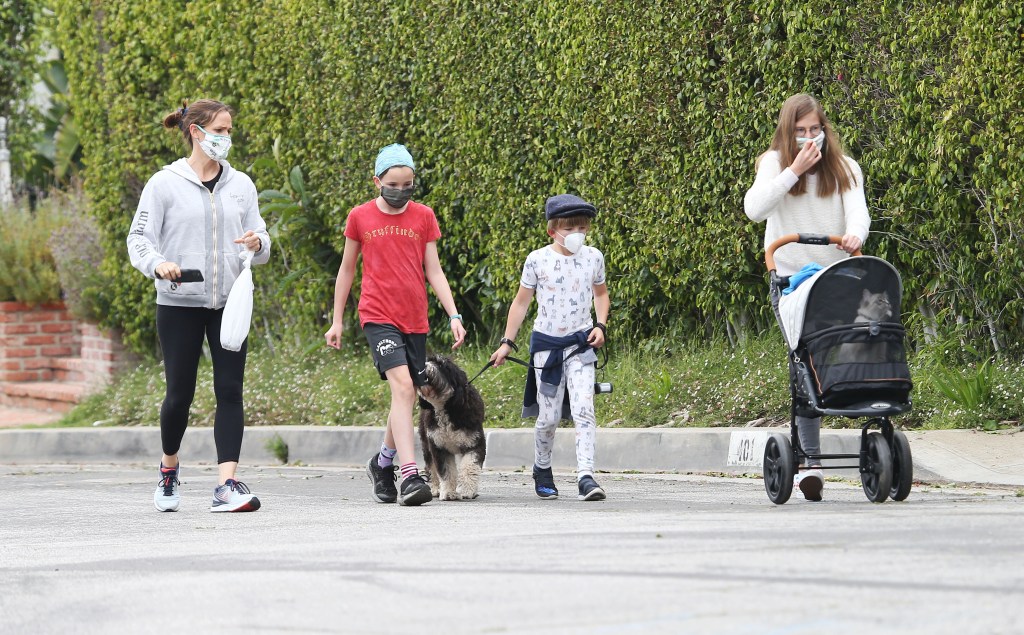 Jennifer Garner out and about, Los Angeles With Kids Violet Seraphina and Samuel