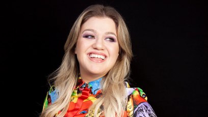TMI! Kelly Clarkson Reveals She Once Went to the Bathroom in a Trash Can: 'I Destroyed It'