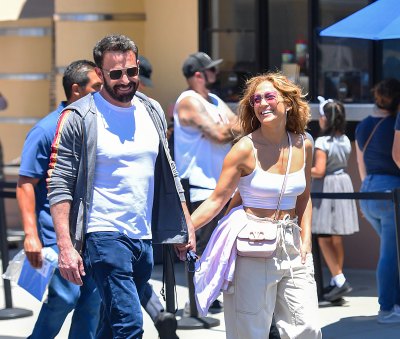 EXCLUSIVE: Jennifer Lopez & Ben Affleck Enjoy The Rides At Universal Studios in Hollywood, CA.