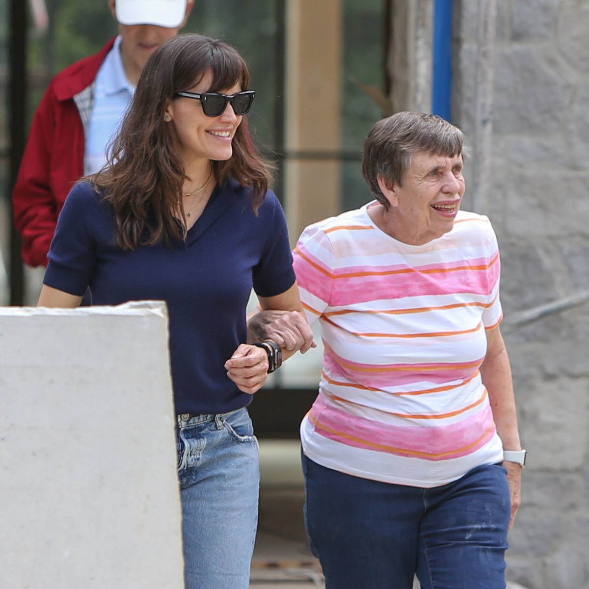 Jennifer Garner Reveals What is in Her Purse After Family Road Trip