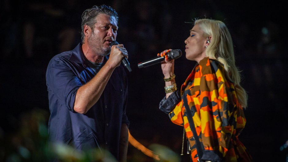 Gwen Stefani and Blake Shelton Make Out During Performance
