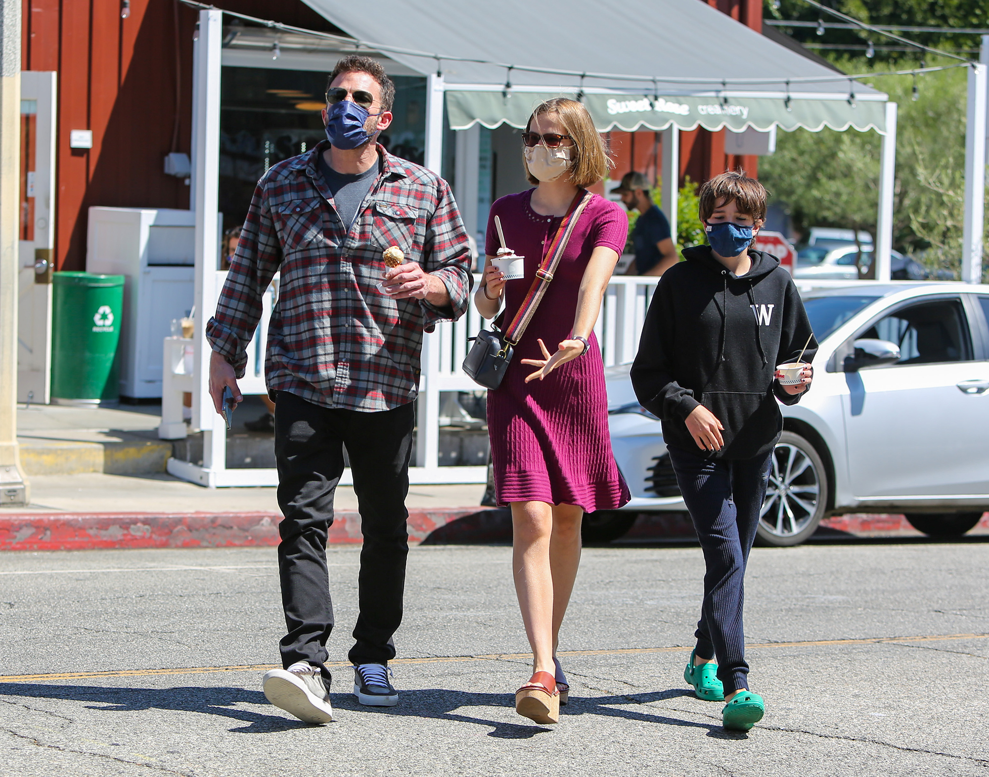 Ben Affleck takes his daughter Violet to Krispy Kreme on July 23, 2013