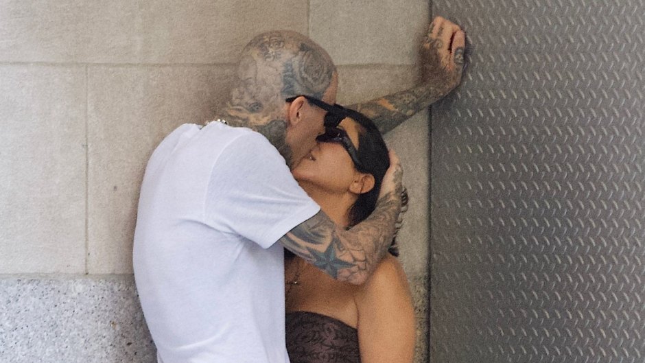 kourtney-travis-barker-make-out-while-shopping-nyc-sept-2021