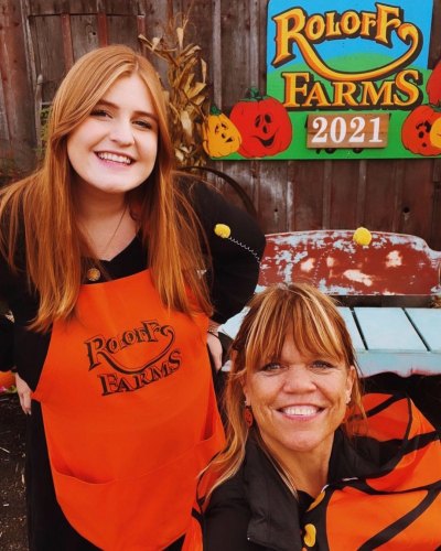 isabel-rock-with-amy-roloff-on-farm