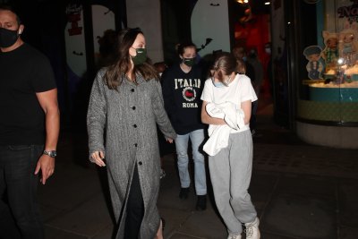 Angelina Jolie and Daughter Vivienne Go Shopping in London: Photos
