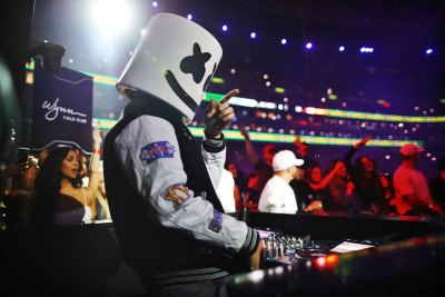 Marshmallow Performs Halftime Show at 'One-of-a-Kind' Wynn Field Club in Las Vegas