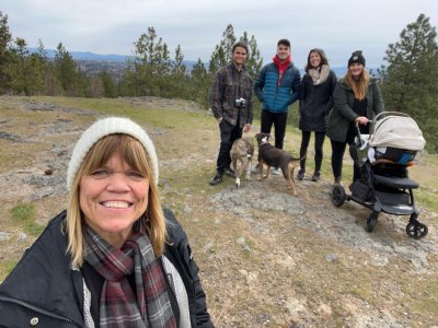 Little People, Big World' Star Amy Roloff Reunites With Daughter Molly on Easter Trip With Jacob and Isabel