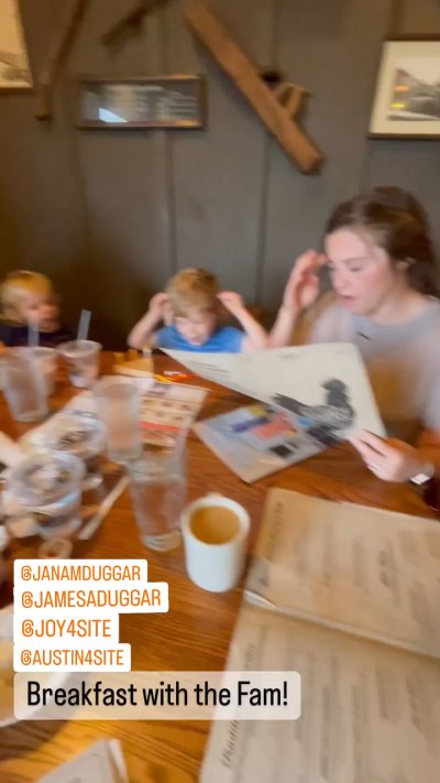 Family Time! Joy-Anna, James, Jana and Jason Get Breakfast Together Before Josh's Sentencing