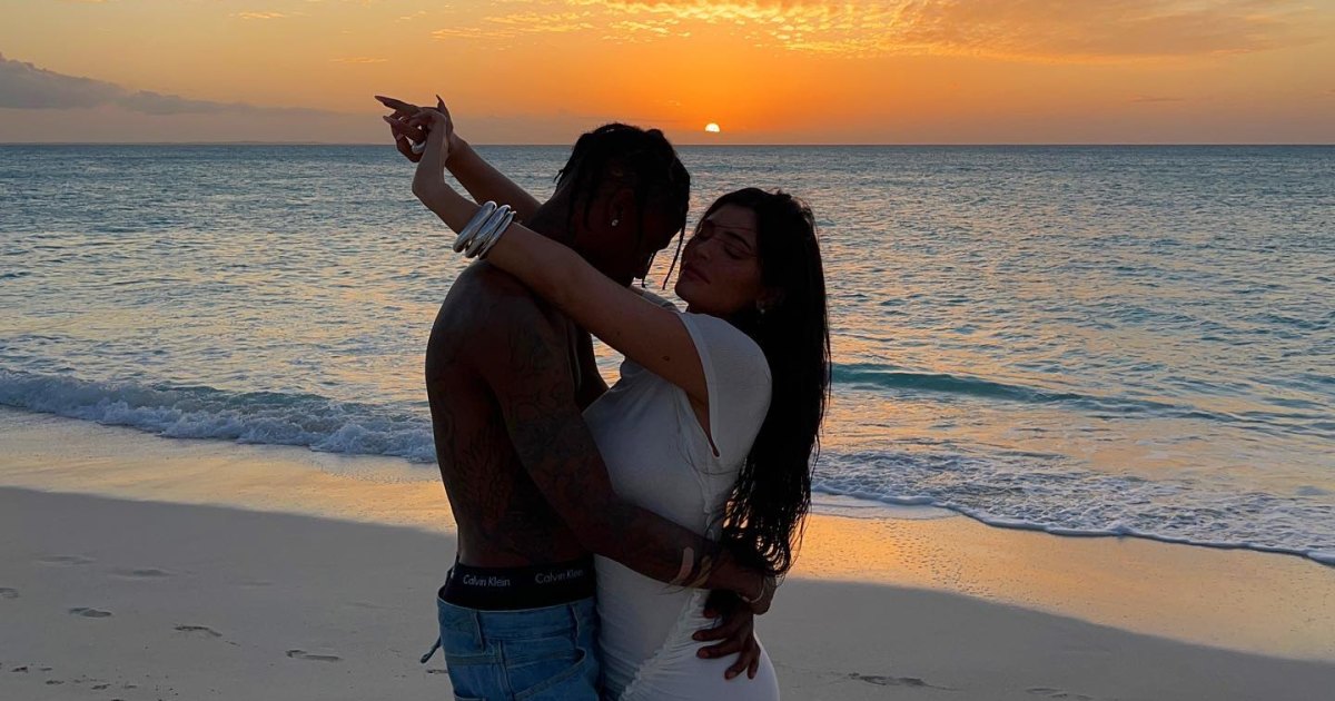 Kylie Jenner, Travis Scott’s Beach Vacation: See Photos!
