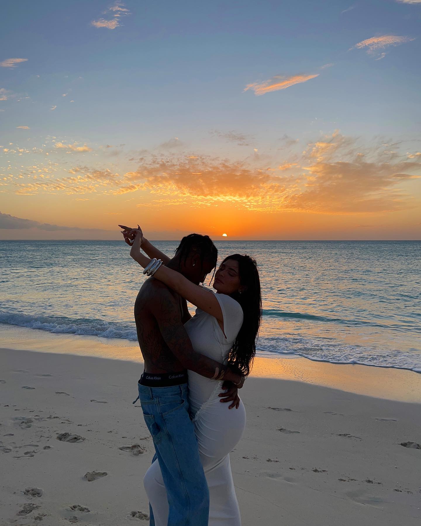 Topless Beach Tease - Kylie Jenner, Travis Scott's Beach Vacation: See Photos!