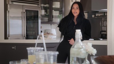 Kim Kardashian Memberi Petunjuk Melakukan ‘Seks Terbaik’ Dengan Pete Davidson