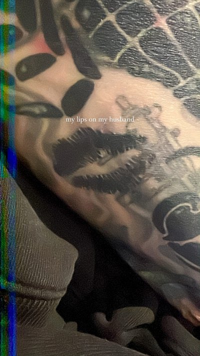Travis Barker Gets Kourtney Kardashian Lips Tattoo: Photo